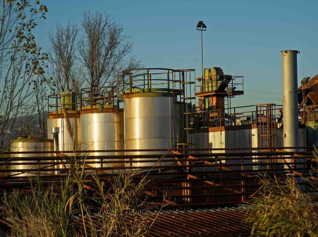 Right mixing tank